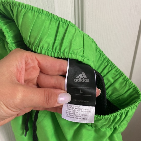 Adidas boys swimwear size L, neon green - Picture 4 of 6